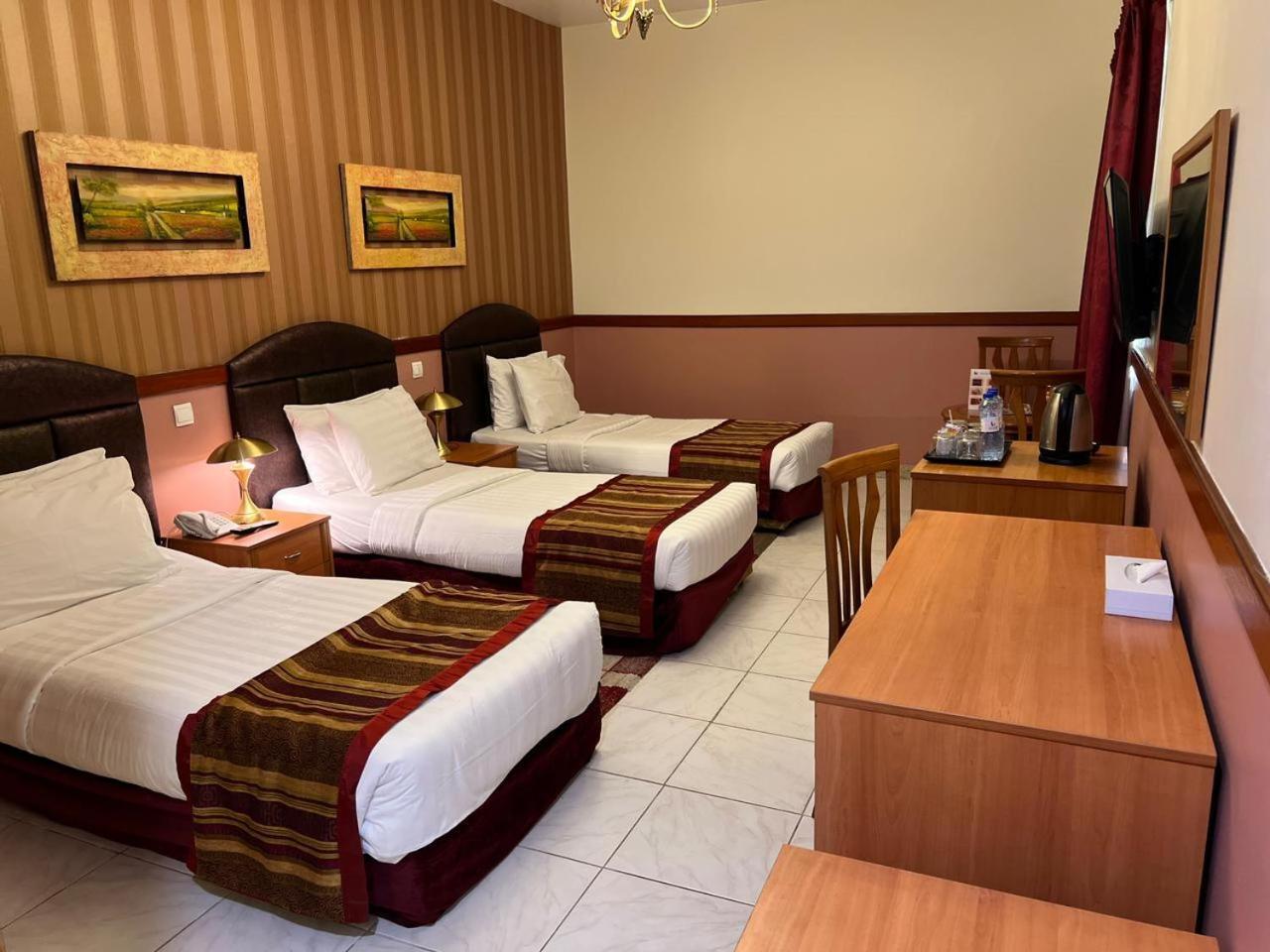 New California Hotel Dubai Exterior foto